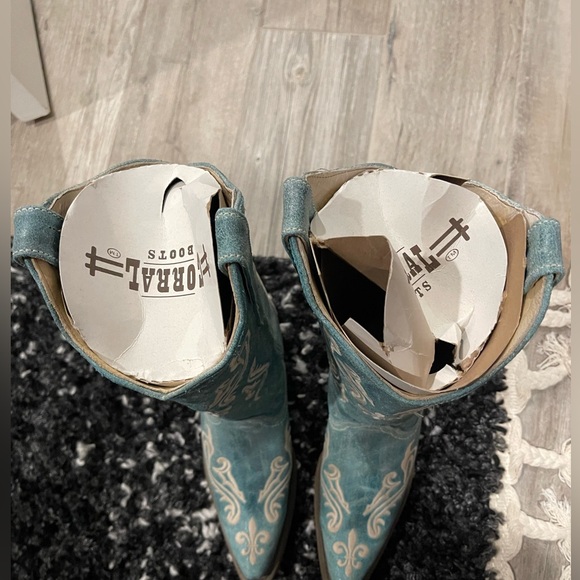 New without Box Women’s Corral Turquoise Cowboy Boots - Picture 4 of 7